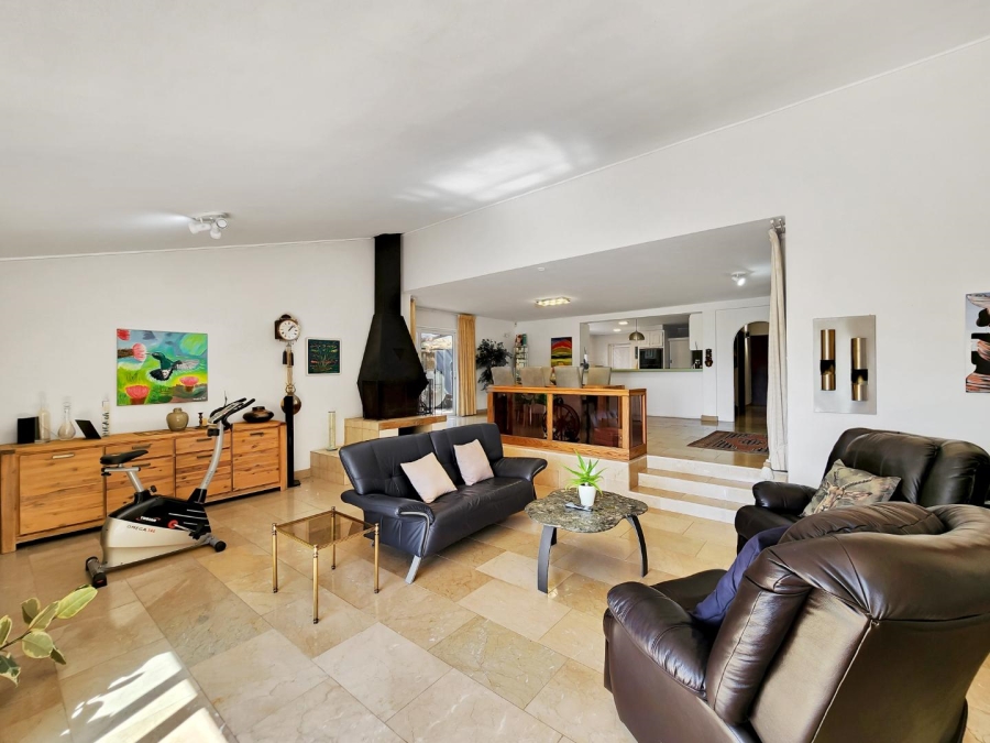 To Let 3 Bedroom Property for Rent in Zeekoevlei Western Cape